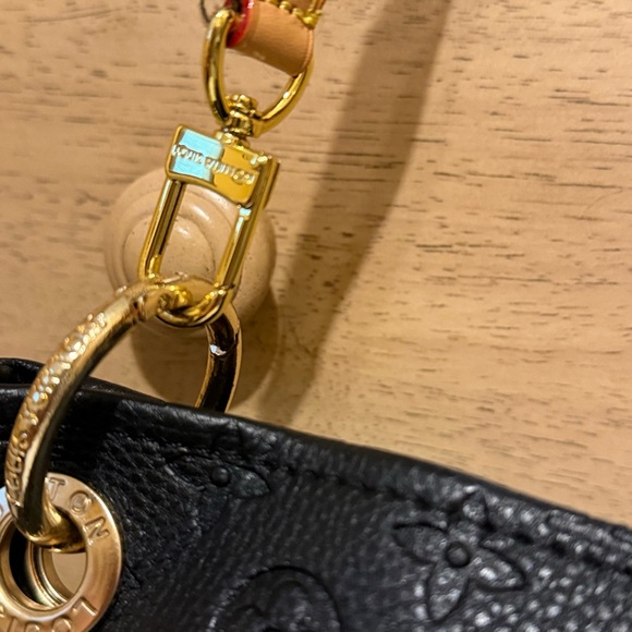 Louis Vuitton Hobo Bag - Picture 10 of 13